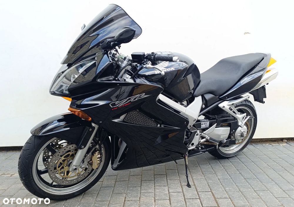Honda VFR - 3