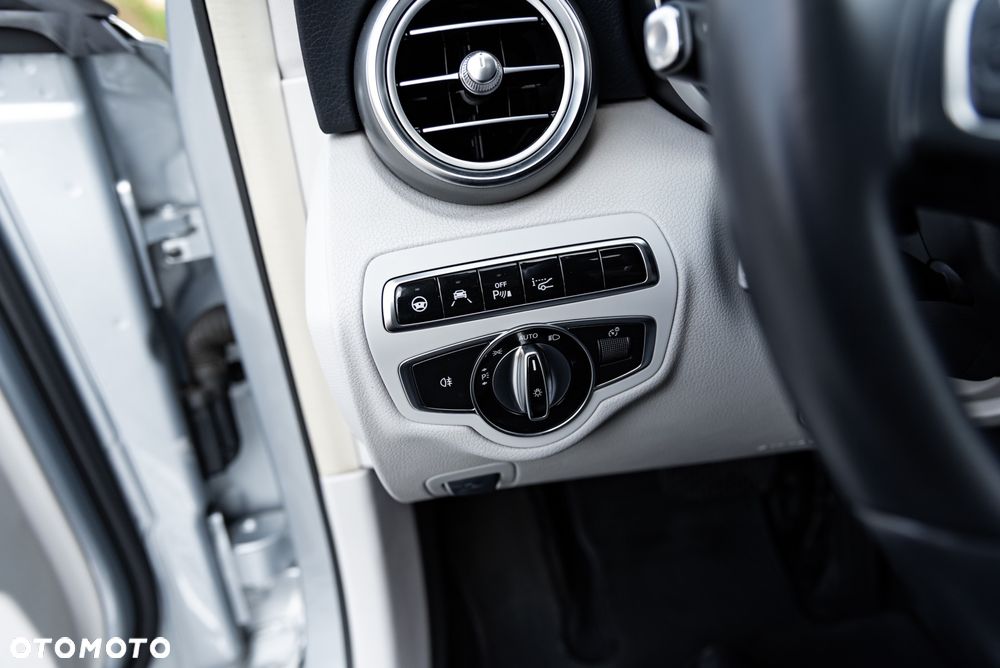 Mercedes-Benz Klasa C 220 (BlueTEC) d 7G-TRONIC AMG Line - 33