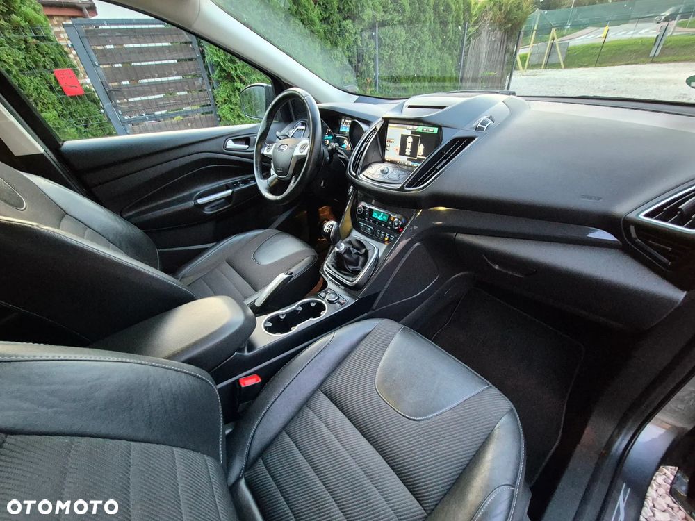 Ford Kuga 2.0 TDCi 2x4 Titanium - 39