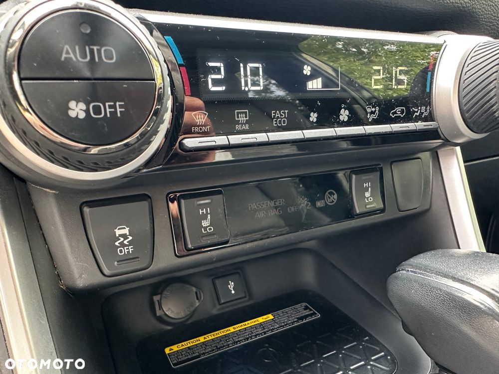 Toyota RAV4 2.5 Hybrid Black Edition by JBL 4x4 - 26
