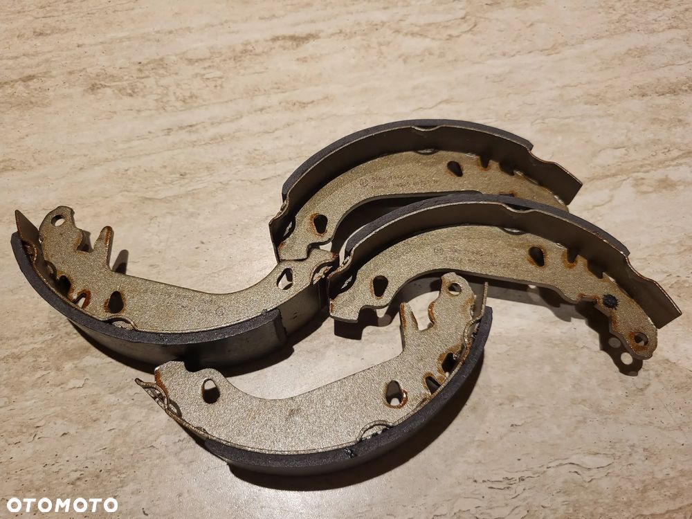 Szczęka hamulcowa RENAULT 11, 19 I, 19 I CHAMADE, 19 II, 19 II CHAMADE, 21, 9, CLIO I, RAPID, SUPER 5, TWINGO I; SUBARU REX II 0.7-2.1D 09.81-06.12 - 2