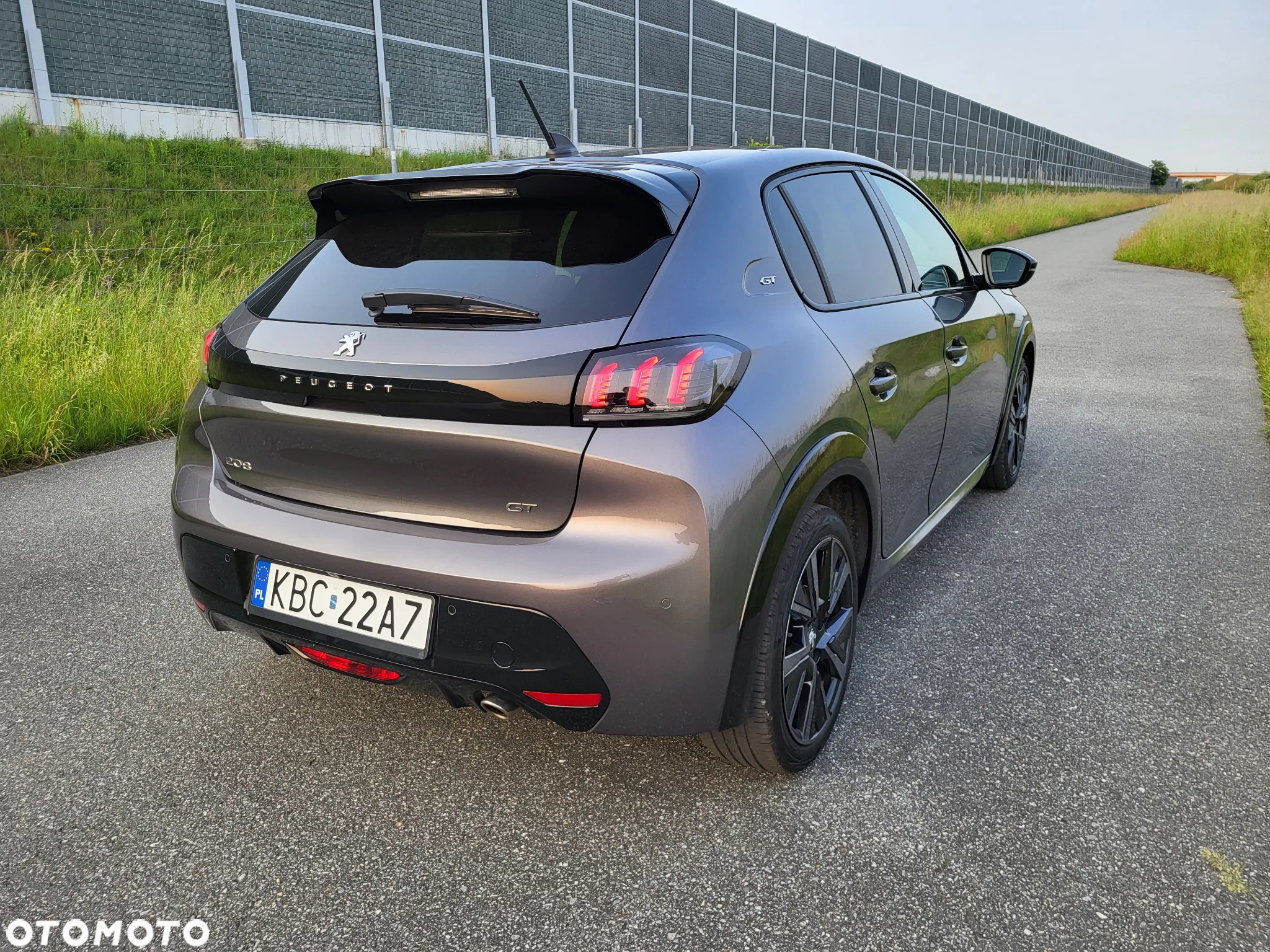 Peugeot 208 PureTech 100 EAT8 GT Pack - 26