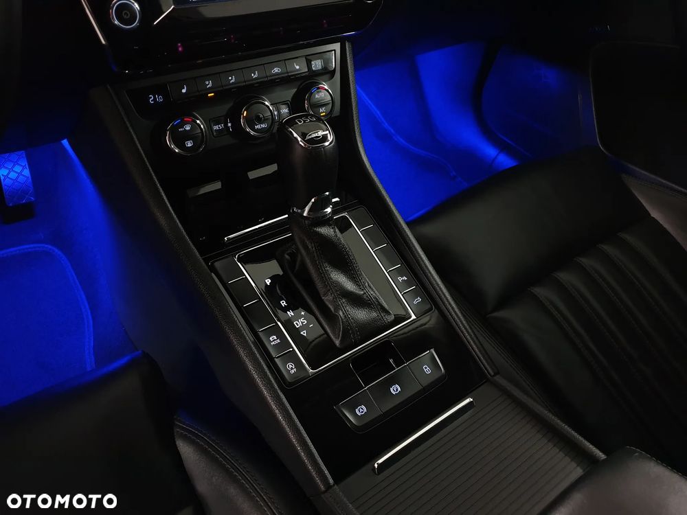 Skoda Superb 2.0 TDI L&K DSG - 32