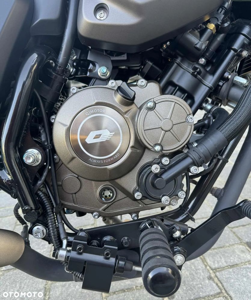 QJMOTOR SRV 125 - 17