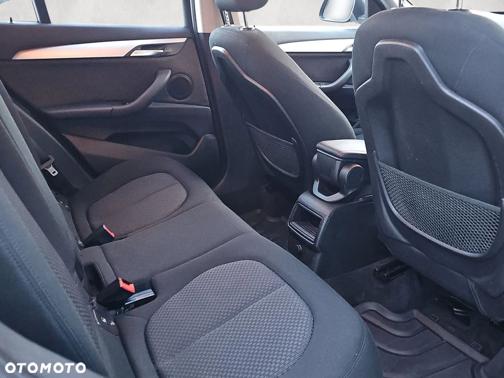 BMW X1 xDrive18d xLine - 29