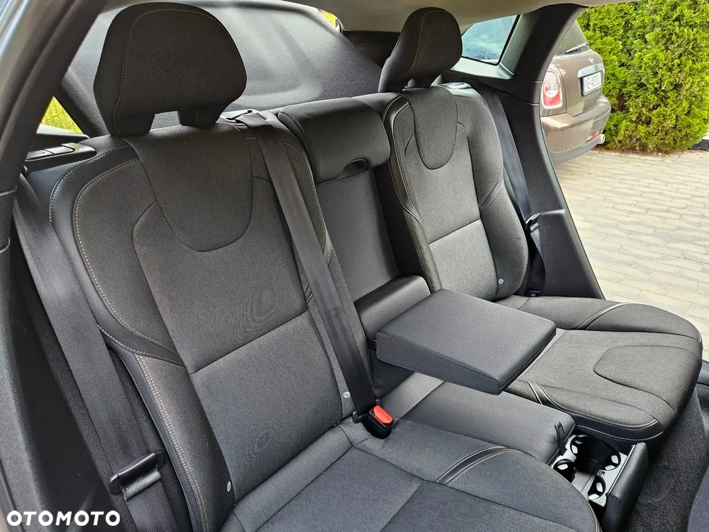 Volvo V40 Cross Country - 23
