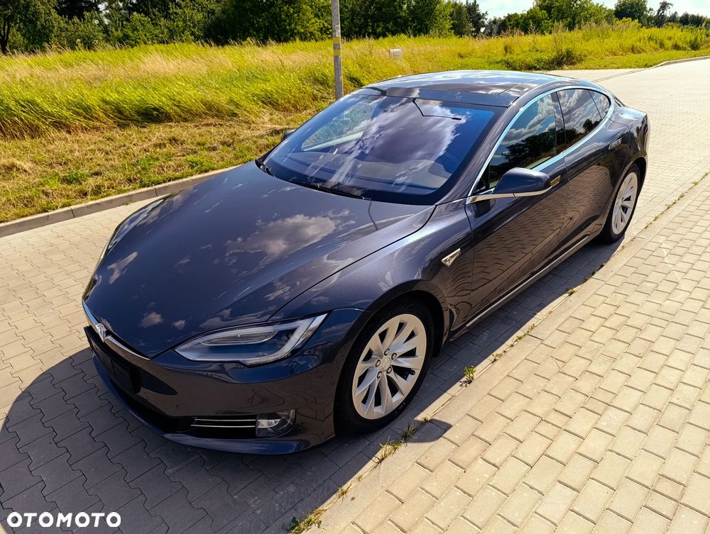 Tesla Model S - 11