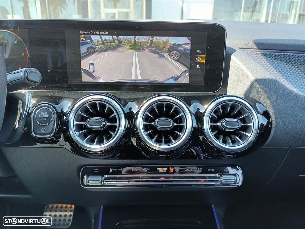 Mercedes-Benz GLA 180 d AMG Line - 18