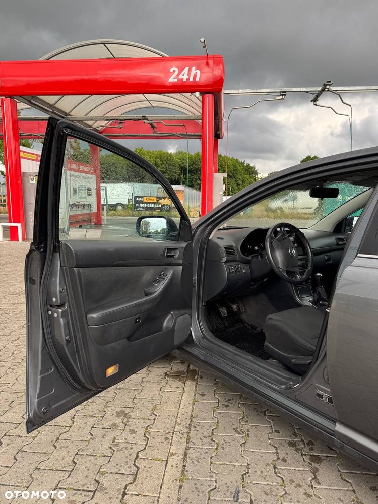 Toyota Avensis 1.6 VVT-i Luna - 6