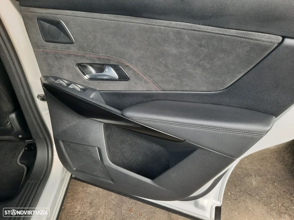 DS DS7 Crossback E-Tense Performance Line EAT8 - 37