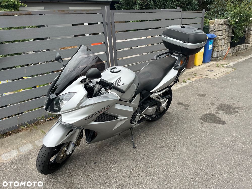 Honda VFR - 3