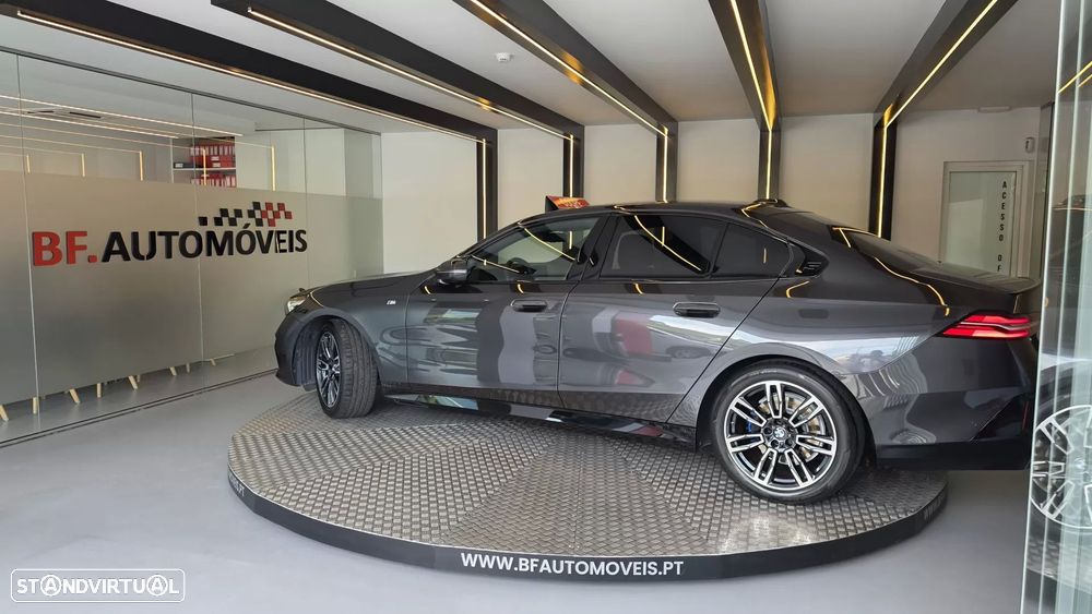 BMW 520 d Pack Desportivo M - 15