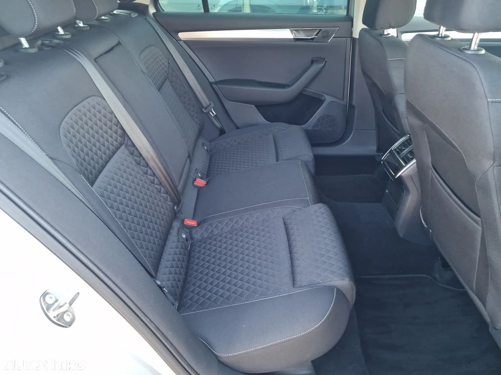 Skoda Superb 2.0 TDI DSG Ambition - 36
