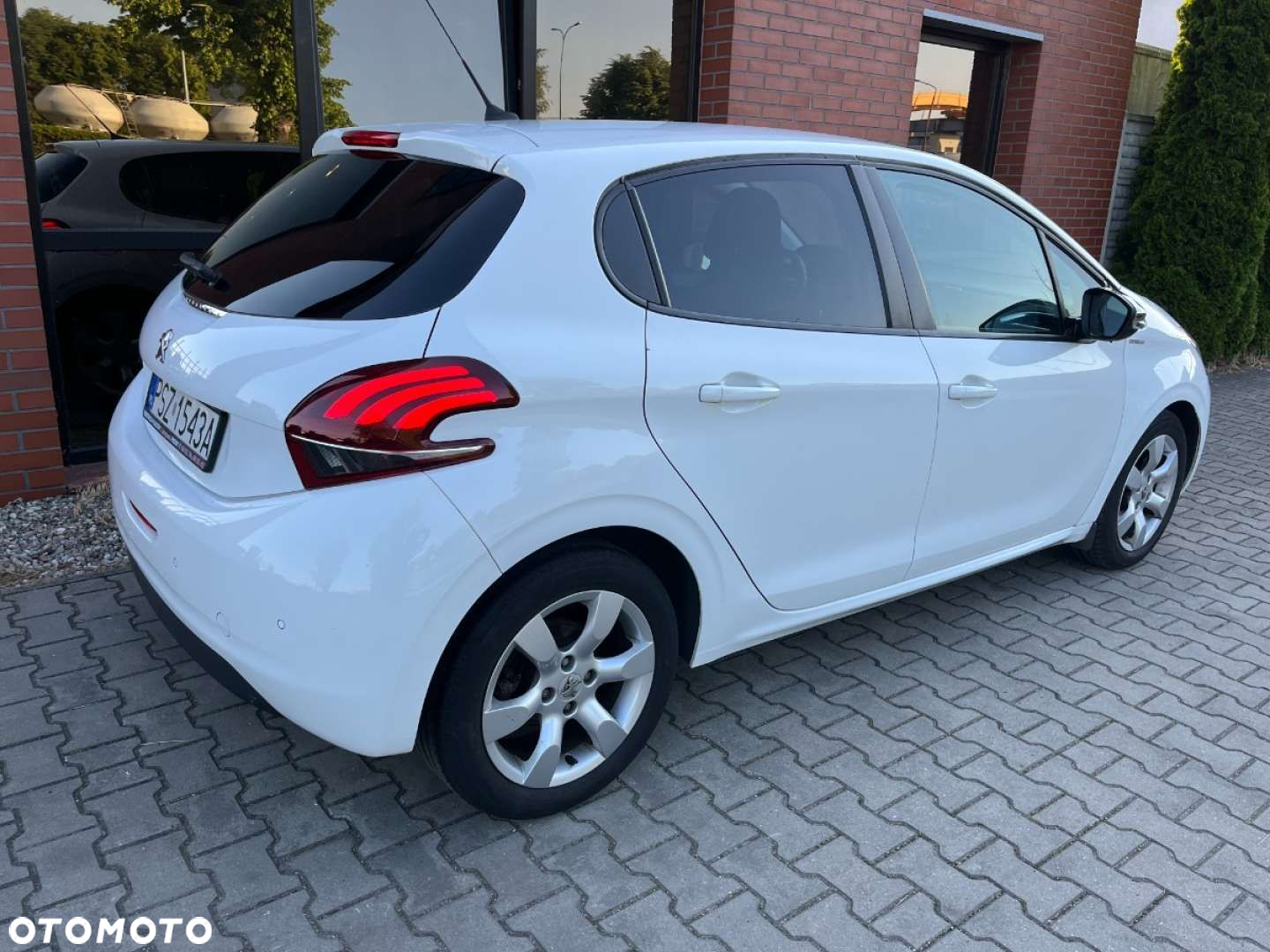 Peugeot 208 Blue-HDi 100 Stop&Start Style - 4