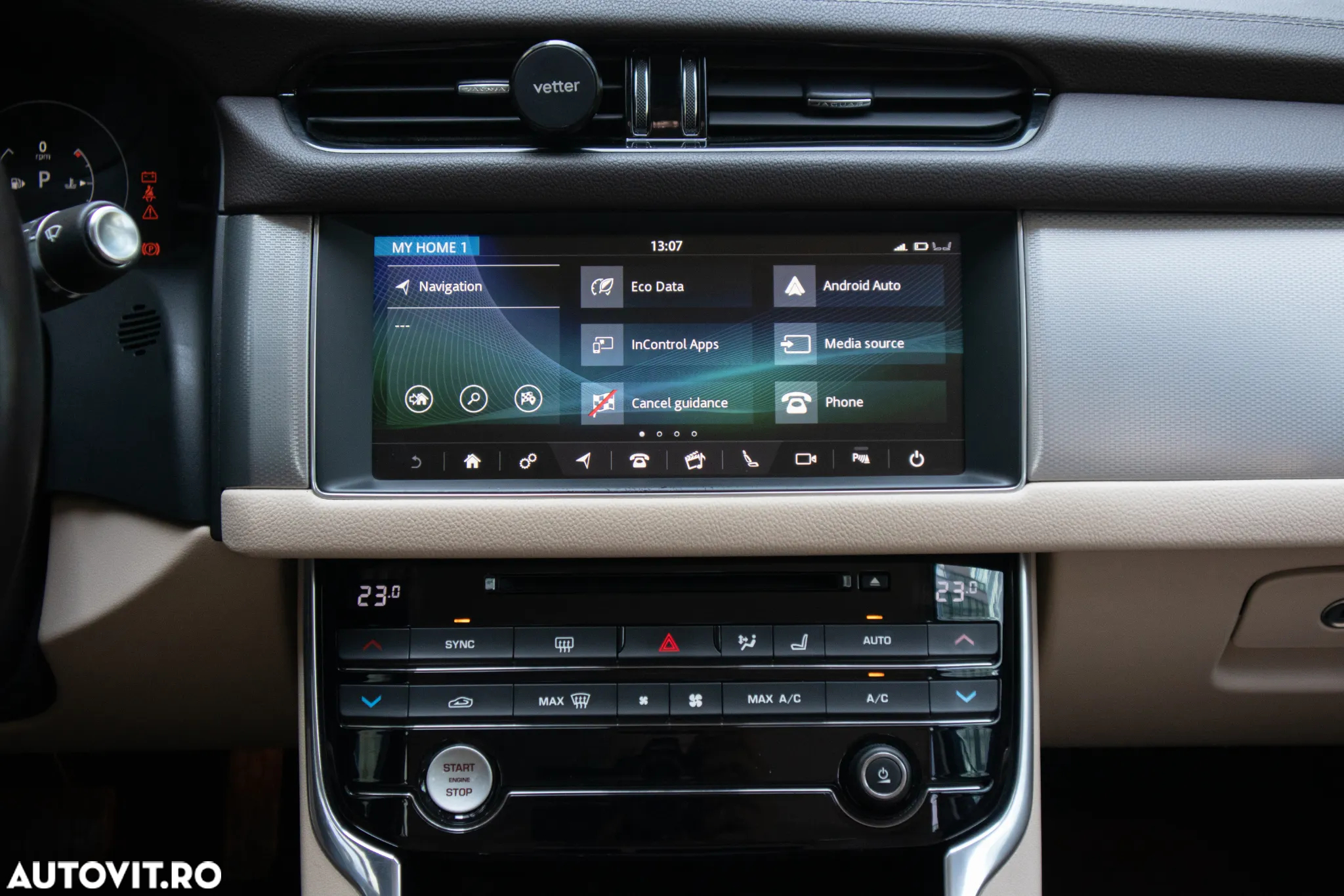 Jaguar XF 20d RWD E-Performance Portfolio - 16