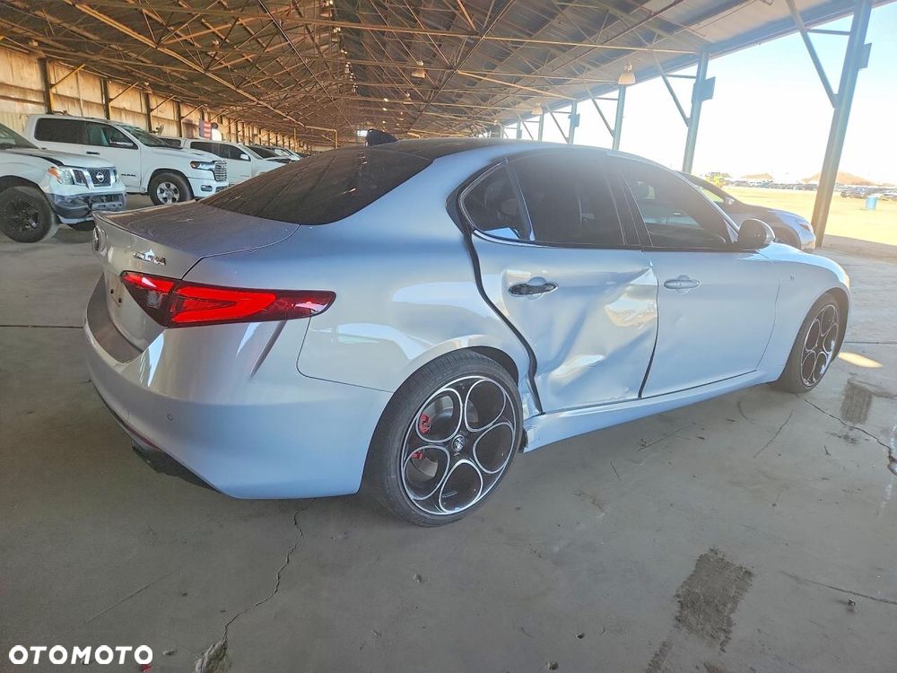 Alfa Romeo Giulia - 4