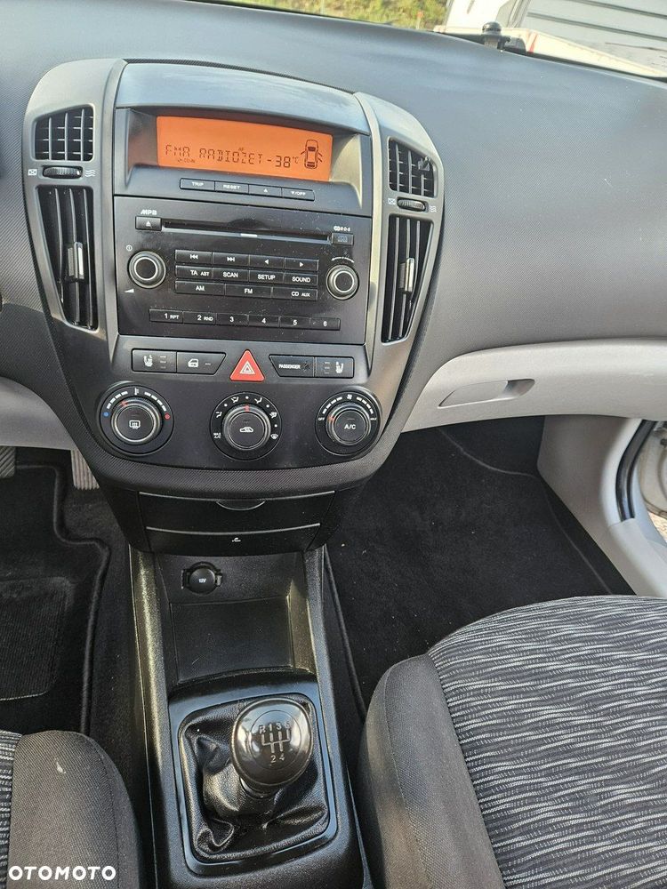 Kia Ceed - 13