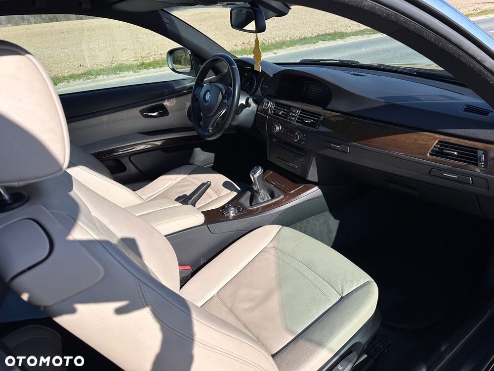 BMW Seria 3 320d - 12
