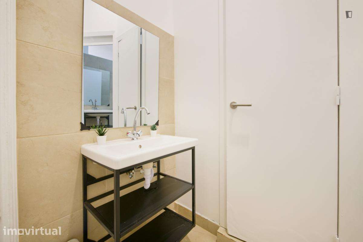 Quarto - localizado em Entrecampos Lisbon - Grande imagem: 2/51