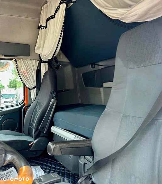 Volvo FH460 6x2 TANDEM GLOB XXL I-SHIFT JUMBO OŚ PODNOSZONA 2xALUTANK STANDKLIMA XENONY SKÓRA LODÓWKA ORUROWANIE Z HALOGENAMI ZABUDOWA ALUMINIOWA FIRANKA + PRZYCZEPA TANDEM SCHWARZMULLER FIRANKA ZESTAW PRZESTRZENNY 2013r EEV FULLSERWIS W VOLVO - 16