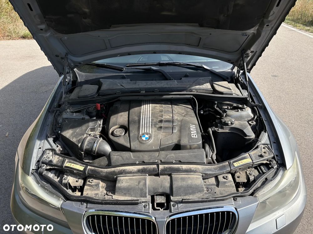 BMW Seria 3 330d DPF Touring - 10