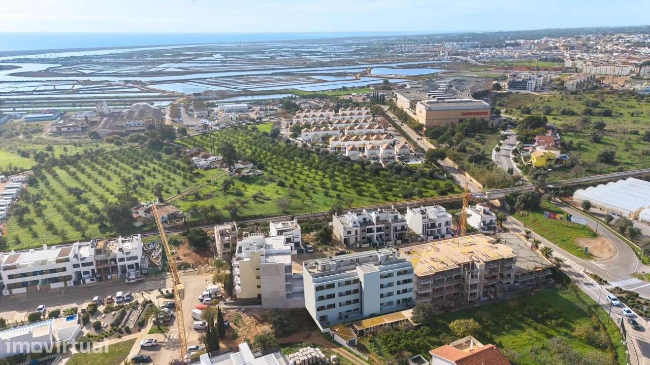 Salinas Residence—Elegância, Eficiência e Vista Mar no Coração de Tavi - Grande imagem: 1/43