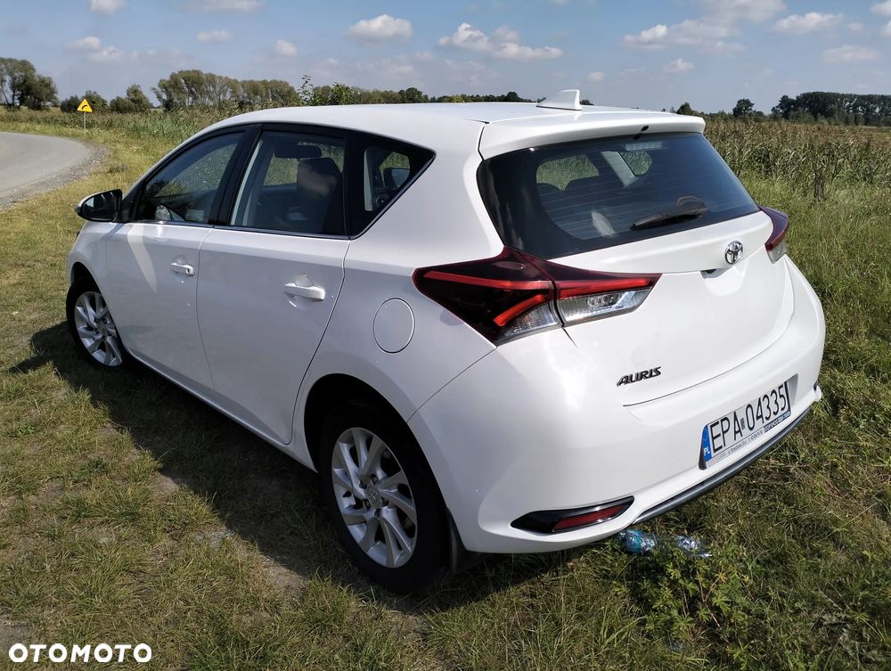 Toyota Auris 1.6 Premium - 6