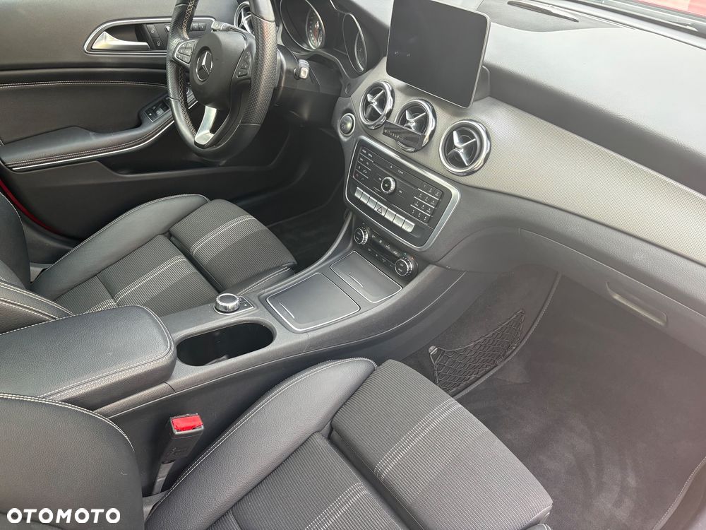 Mercedes-Benz GLA 200 7G-DCT Urban - 9