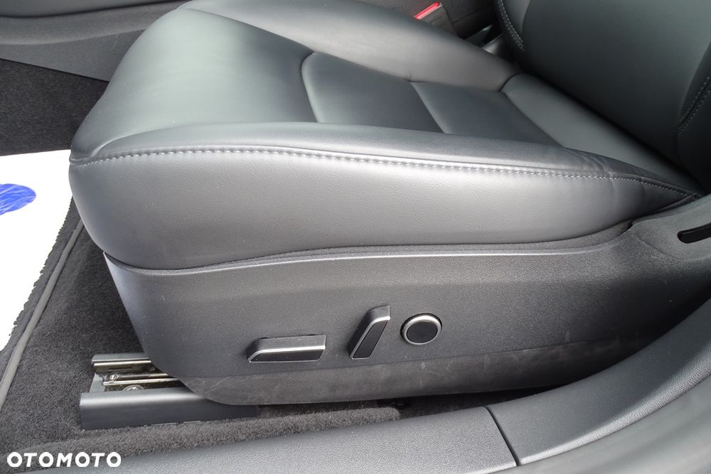 Tesla Model 3 - 28