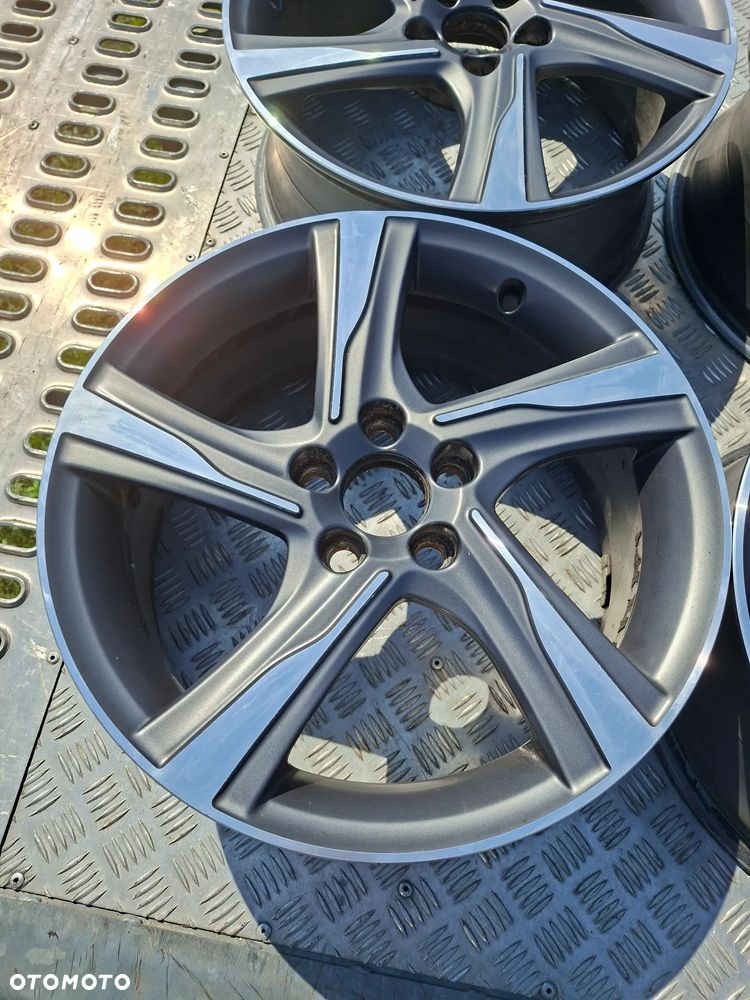 Volvo V40 II 12-19 Felgi aluminiowe 17" 5x108 komplet 31423521 - 5