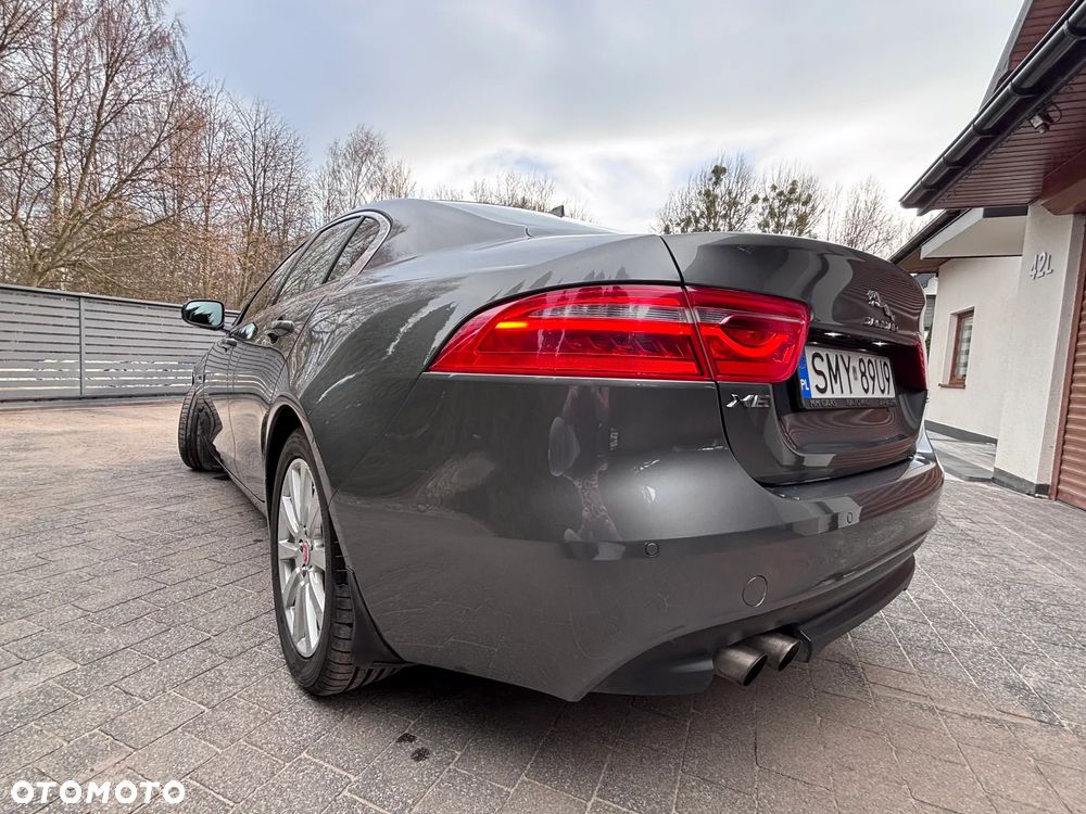 Jaguar XE 2.0 D Portfolio - 6