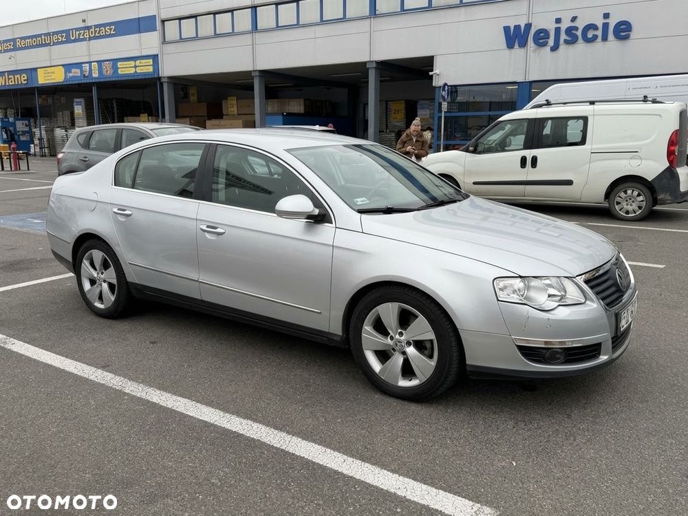 Volkswagen Passat - 1