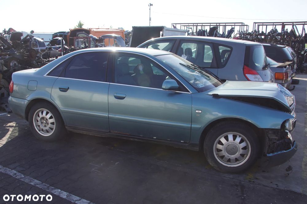 Auto na części - Audi A4 B5 1.8 20V 125 KM APT DWH LX6V 1999R Silnik Skrzynia Drzwi Błotnik Klapa Lampa Lusterko Klamka Szyba Deska Kokpit Sterownik Moduł Czujnik Licznik Panel Kierownica - 2