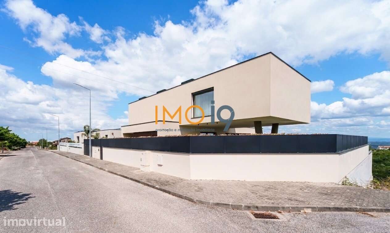 Moradia T3 de Luxo com Vista Panorâmica para os Castelos de Ourém –... - Grande imagem: 4/60