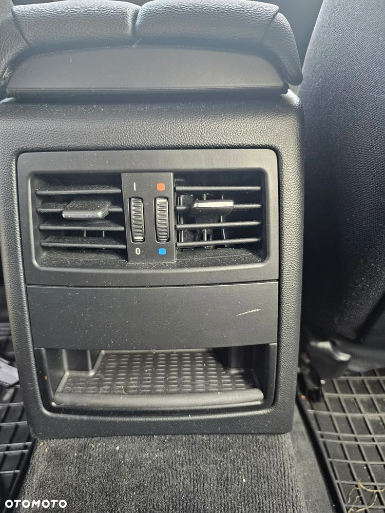 BMW Seria 3 318i Touring - 13