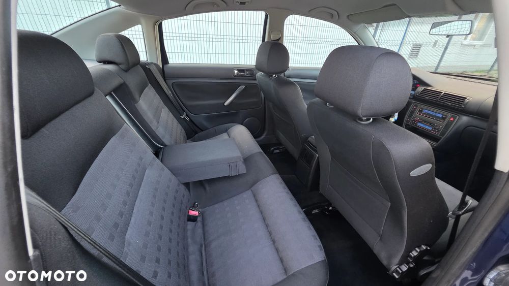 Volkswagen Passat 1.6 Comfortline - 14