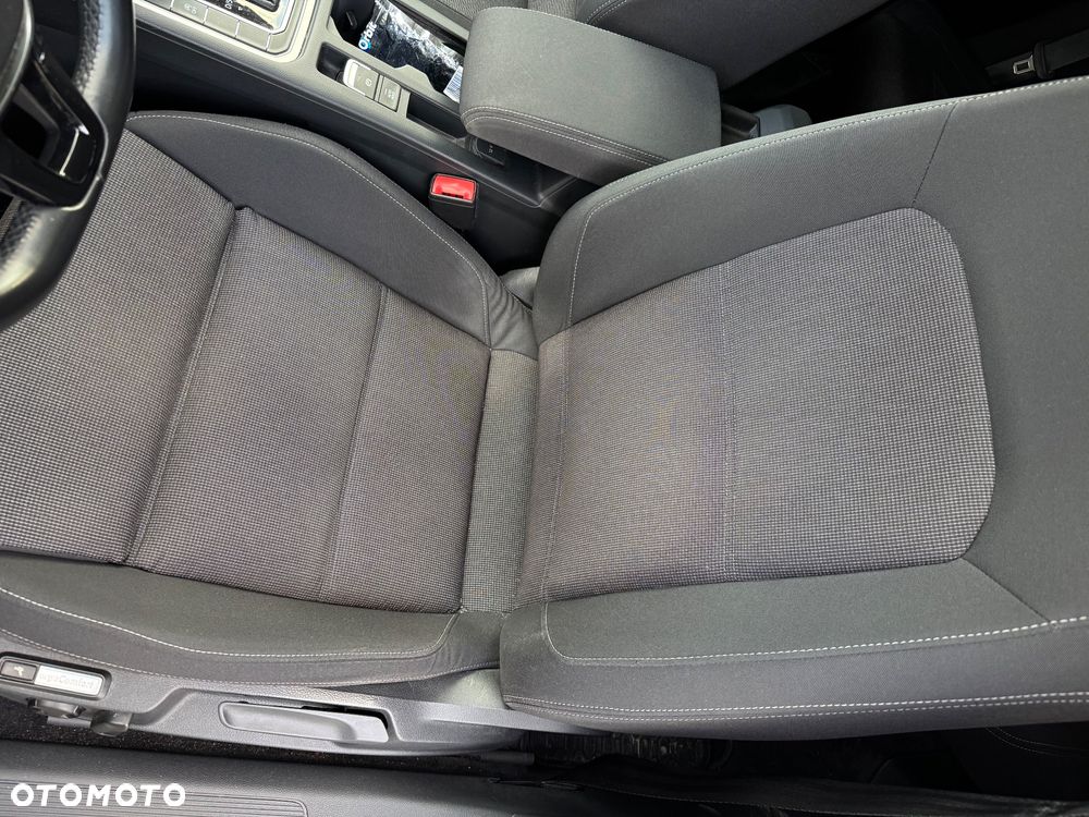 Volkswagen Passat 2.0 TDI SCR DSG Comfortline - 8