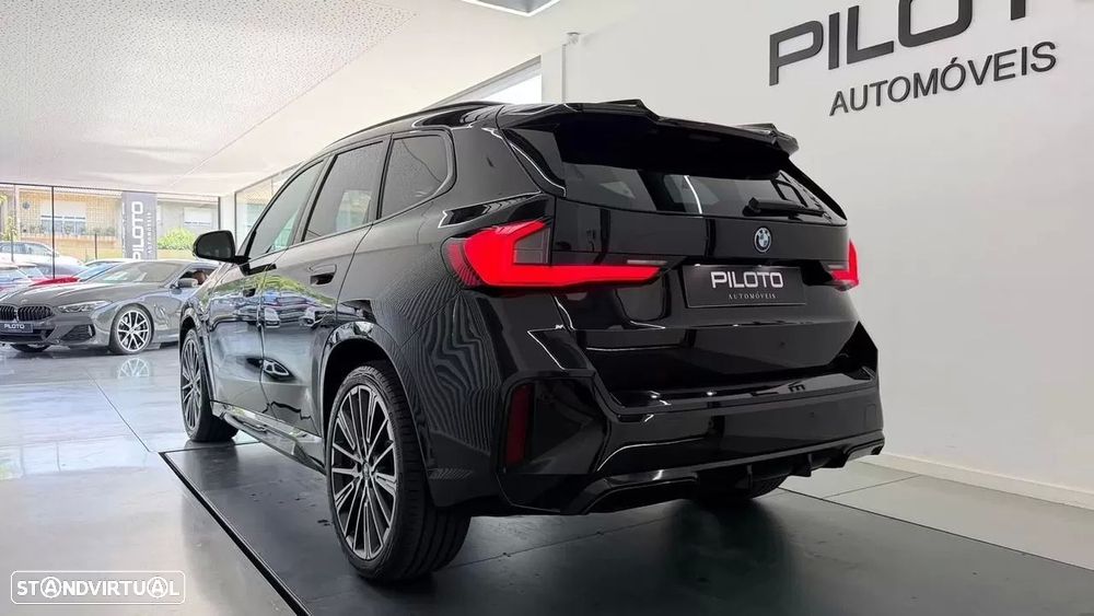BMW iX1 eDrive20 Pack Desportivo M Pro - 7