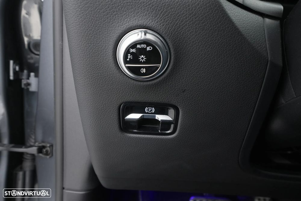 Mercedes-Benz GLC 300 e 4Matic 9G-TRONIC AMG Line Advanced - 26