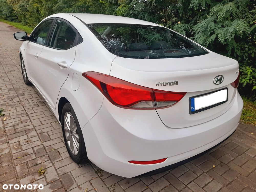 Hyundai Elantra 1.6 Comfort - 12