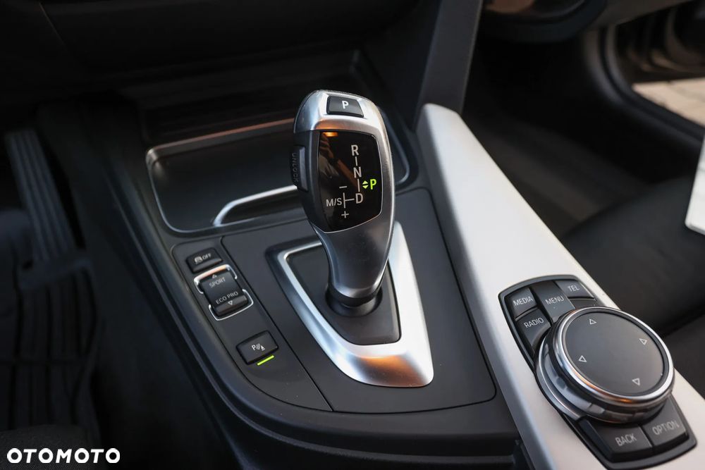 BMW Seria 3 320d xDrive Luxury Line sport - 32