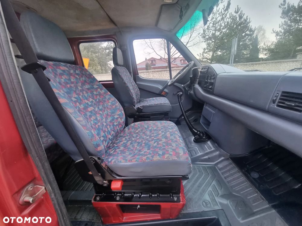 Mercedes-Benz Sprinter - 14