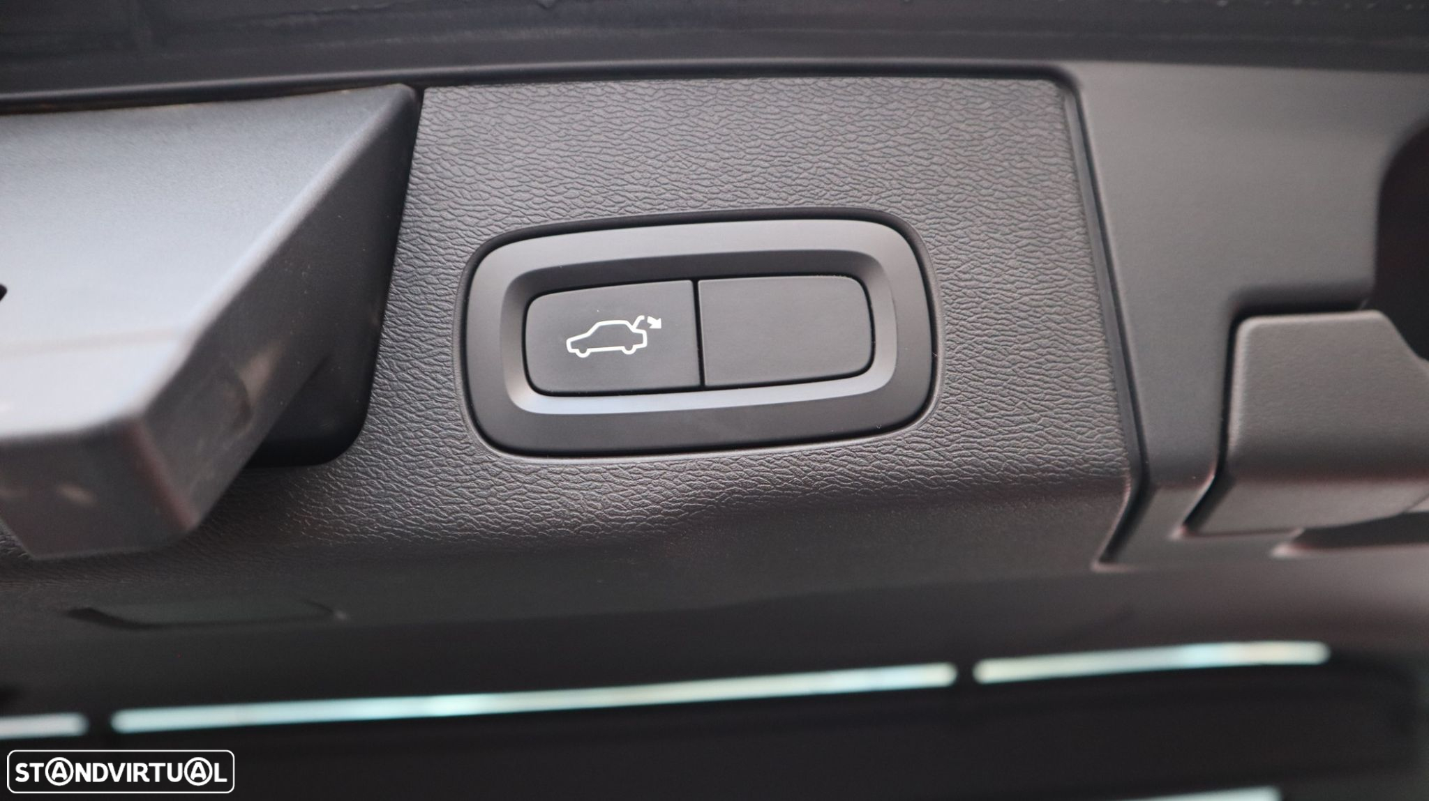 Volvo XC 60 2.0 B5 Inscription AWD - 28