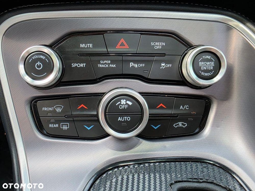 Dodge Challenger - 9