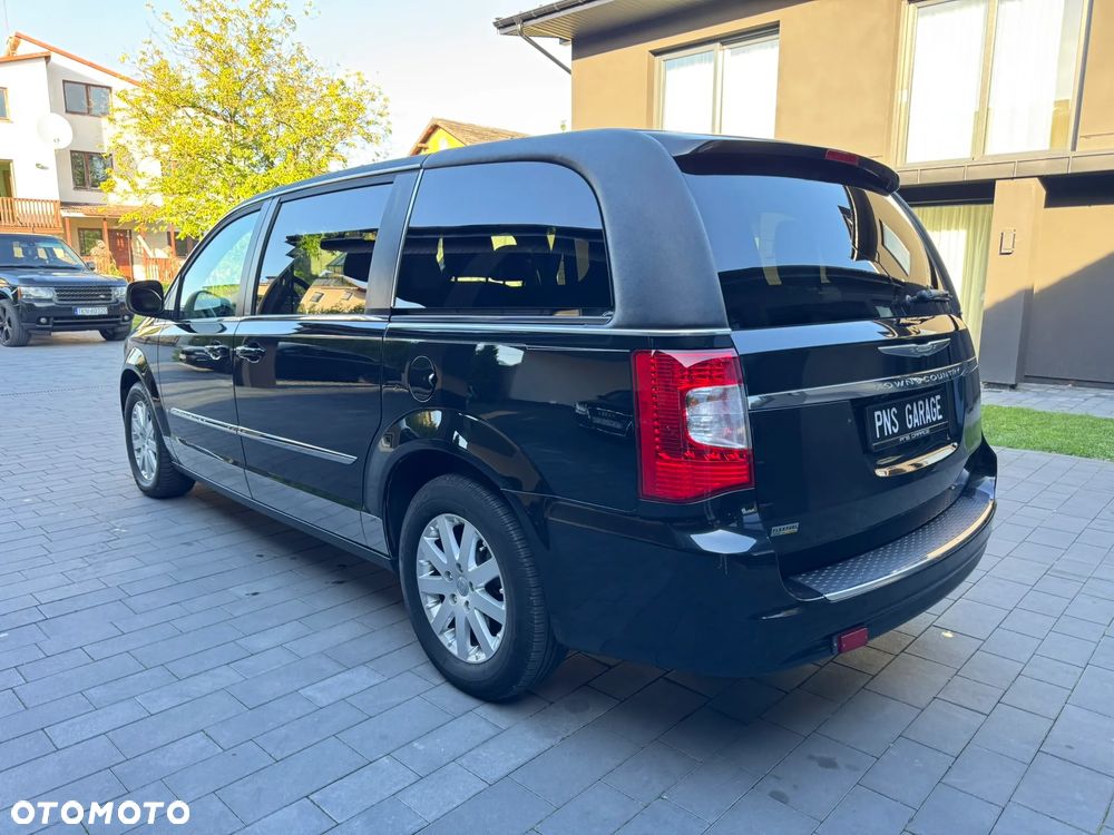 Chrysler Town & Country 3.6 Limited - 10