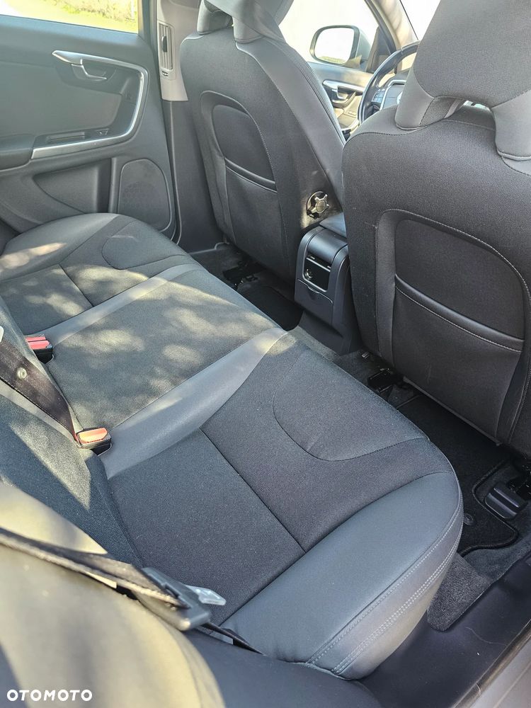 Volvo V60 D4 Momentum - 10