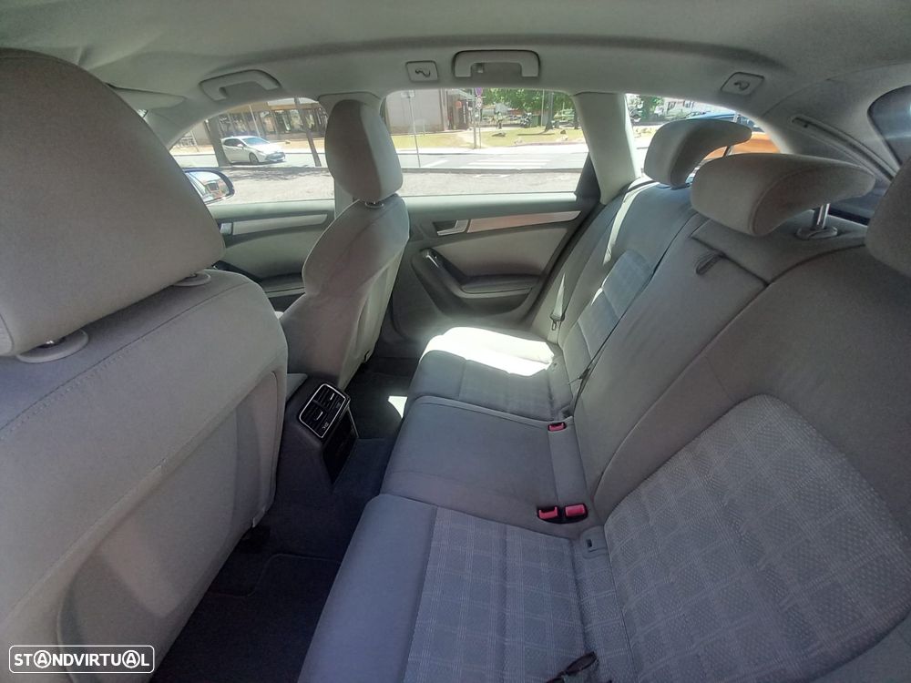 Audi A4 Avant 2.0 TDI DPF Ambiente - 5