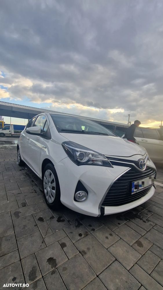 Toyota Yaris 1.5 VVT-i HSD Terra - 1