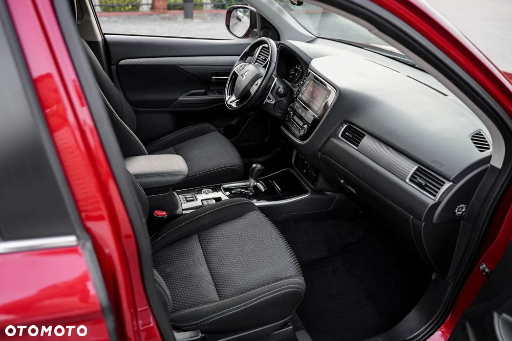 Mitsubishi Outlander 2.2 DI-D Intense + SDA 4WD - 7