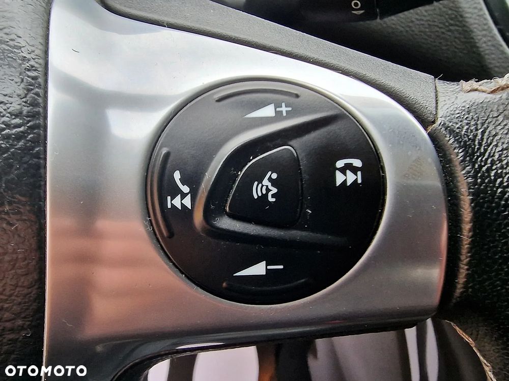 Ford Kuga 2.0 TDCi 2x4 Titanium - 16